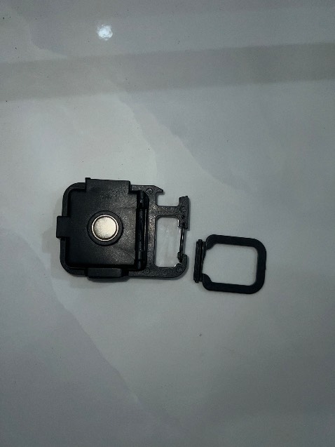 Độ sáng tốt, chất lượng sảng phẩm bằng nhựa rất tệ không như ảnh minh hoạ, vừa dùng đã bị gãy, bam châm hút cực kém