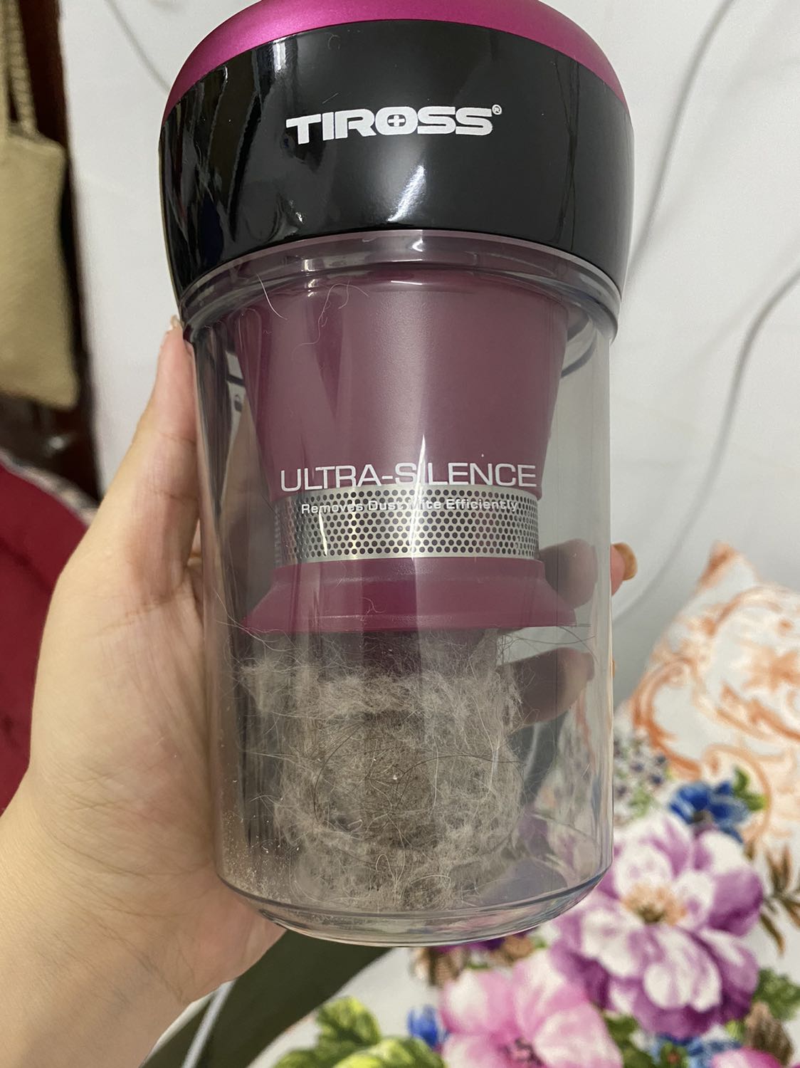 Đáng lý ra cho đơn hàng 5* nhưng phải rút lại vì sách hướng dẫn báo có túi đựng nhưng hộp bàn ủi lại k có
Nếu có rơi rớt đâu thì mong tiki giao lại cho mình

Bàn ủi ok
Ủi cũng tạm ổn, thích hợp với áo quần ít nhăn và đơn giản
Nếu kiểu quá phức tạp thì khó làm phẳng hết do ủi treo và cầm vải áo bằng tay