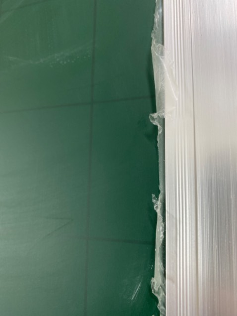 Bảng tốt. Đóng gói kỹ. 

Góp ý: tấm nilon bảo vệ mặt bảng bị kẹp  vào khung nhôm nên khi gỡ ra bị vướng lại làm mất thẩm mỹ. Nếu muốn lấy nilon ra hết phải mở ốc lấy khung ra rất bất tiện