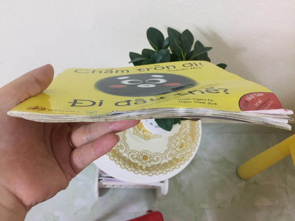 Nhận được sách mình quá thất vọng luôn, sách nhăn nheo, nhàu nát, quăn hết mép và dính chặt vào nhau, không thể sử dụng nổi. Mình mong Tiki sẽ gửi lại cho mình sản phẩm khác chứ như này không thể chấp nhận được Nhận được sách mình quá thất vọng luôn, sách nhăn nheo, nhàu nát, quăn hết mép và dính chặt vào nhau, không thể sử dụng nổi. Mình mong Tiki sẽ gửi lại cho mình sản phẩm khác chứ như này không thể chấp nhận được