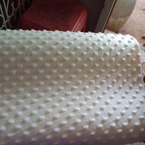 Nằm thử rất êm, sướng lắm cả nhà ạ! Trải nghiệm là thấy hào hứng đấy, giá thì rẻ mà nằm khá thoải mái, độ đàn hồi 4 chiều rất tốt, ai nằm cũng ok, rất hợp mua cho bme, gối đầu cho các cụ dễ ngủ! tôi thích màu trắng, mà màu xanh dương hoặc màu hồng cũng rất đẹp! Sản phẩm nói chung là ưng ý! 
góp ý 1 chút sản phẩm hơi mùi nhựa cao su 1 chút, phải cởi bỏ cái áo gối đi giặt, để lõi 1 lúc bên ngoài thì hết, nói chung không đánh kể!
Shipper đợt này giao hơi lâu! Nhưng tôi vẫn cho 5 sao, vì đánh giá sp chứ không đánh giá dịch vụ của Tiki! ủng hộ shop