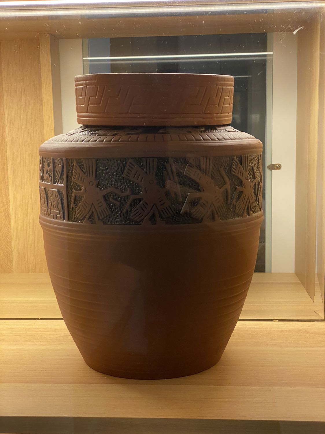 Hàng ổn, hoàn thiện tốt, nắp có chống va đập thì ổn hơn