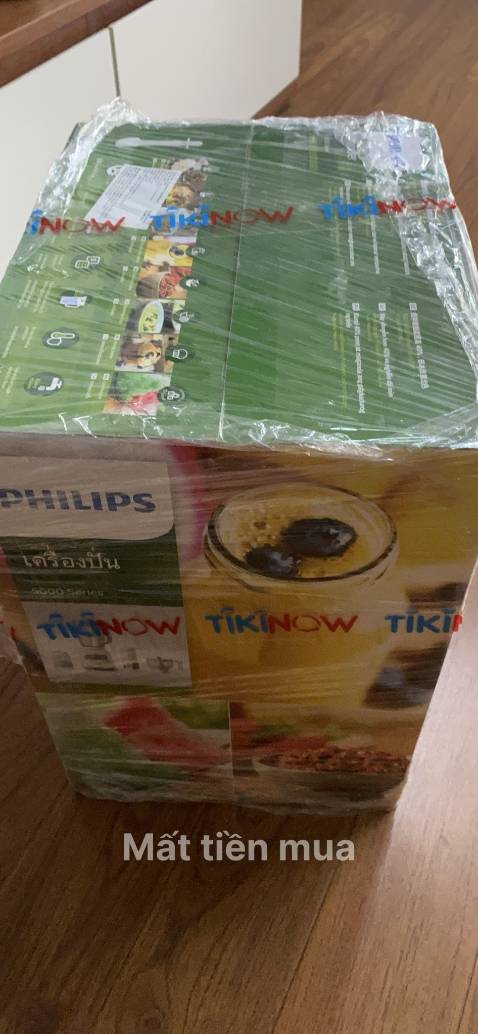 Tiki coi thường người mua hàng 1 cách quá đáng, tôi mua hàng máy sinh tố tặng 1 máy vắt cam, máy sinh tố phải trả tiền thì chuyển hàng đẹp, nguyên kiện. Nhưng 2 ngày sau chuyển hàng khuyến mại đến cho tôi thì tôi thật sự bị sốc vì kiện hàng khuyến mại nó nát bấy, không ra hình thù gì. Chắc tiki nghĩ rằng 0 đồng mà kiểu gì chẳng phải nhận, thực sự cảm thấy rất bị coi thường, thất vọng. Mua hàng mà thấy nhục quá thà đi quỳ gối ăn xin.