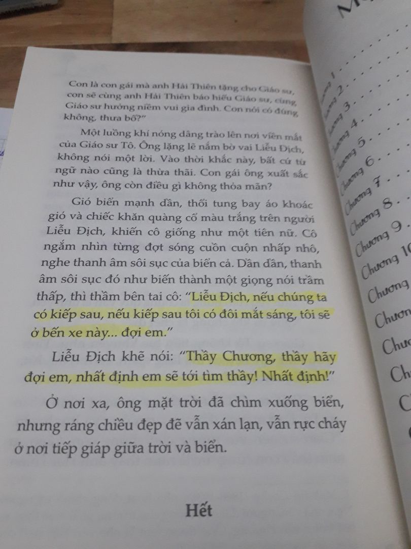 Sách giao khá là lâu nhưng  hàng vẫn lành lặn 
Về ND thì buồn khỏi nói 😞 nó lm mik khóc quá trời 
Cặp đôi trong câu chuyện có tình cảm trong sáng thuần khiết nhưng họ lại chia lìa nhau ko những vì cái chết và sự sống mà còn vì định kiến xã hội bởi mới thấy miệng đời thật tàn nhẫn.