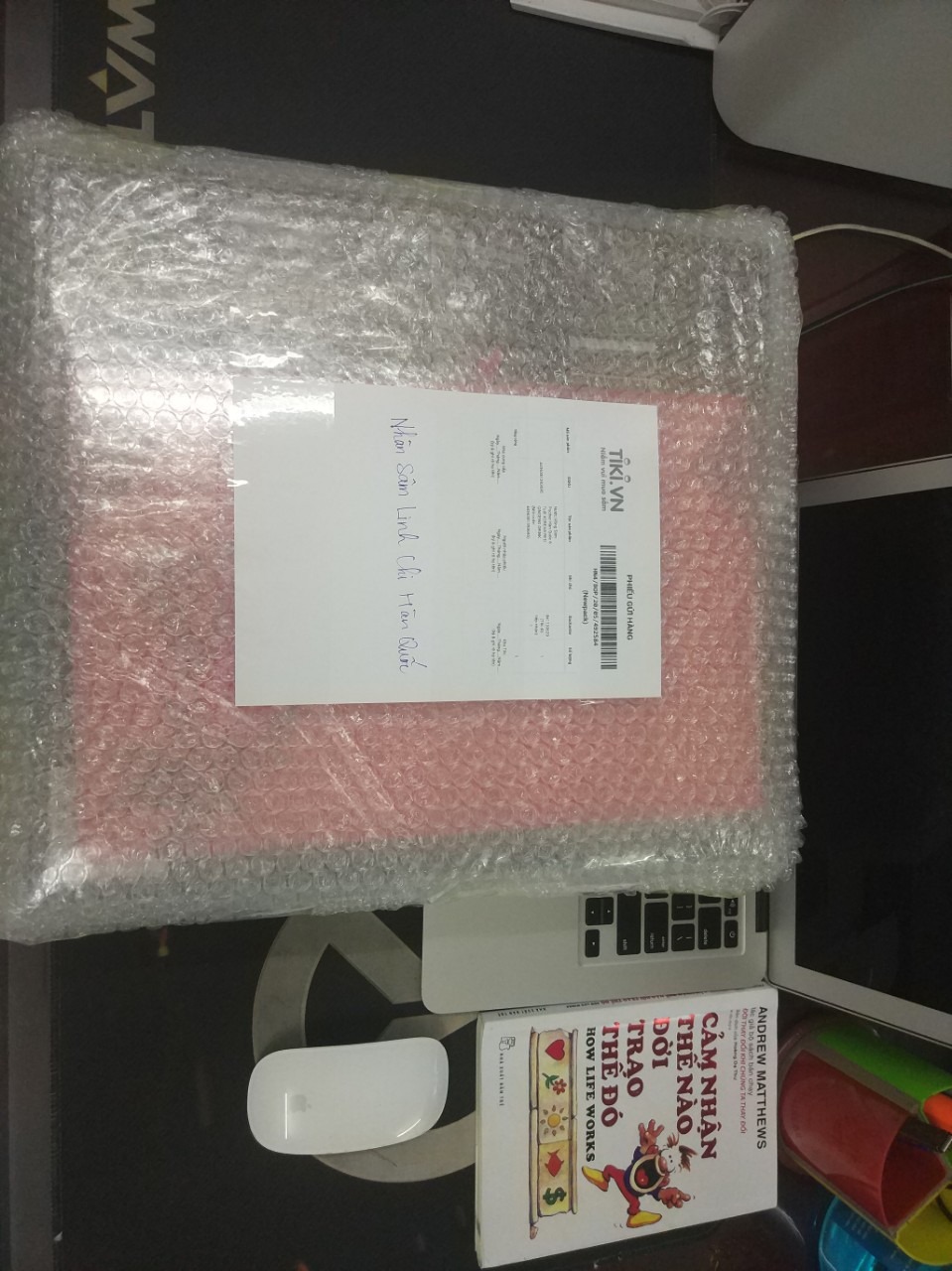 Khi mua hàng nên chọn shop uy tín và chuyên về dòng nhân sâm để mua mới có những sản phẩm tốt, không bị tồn kho. Nhà mình chỉ chọn shop NHÂN SÂM LINH CHI HÀN QUỐC vì mua mấy lần của shop này thấy đóng hàng rất cẩn thận, bọc xốp bên ngoài nên khi nhận hàng bóc ra bên trong vẫn rất mới.