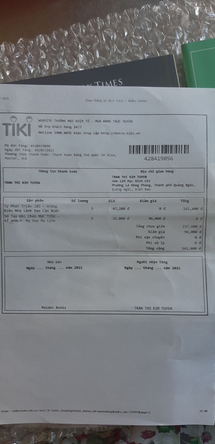Mình mua 3 quyển. Được tặng 3 quyển sổ. Nhưng khui hàng chỉ thấy đúng 1 quyển sách và 1 quyển sổ???  Vậy là sao. Shop *** hay tiki ***