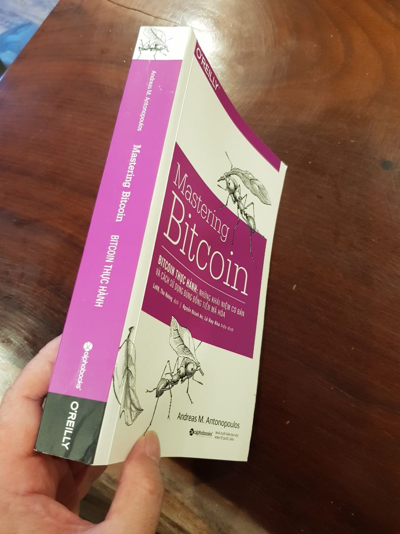 Sách hay. 

Sách viết về bản chất các hoạt động ở phần hạ tầng của hệ thống bitcoin.

Nếu bạn không biết về lập trình, sẽ gặp rất nhiều khó khăn để hiểu hết cuốn sách.