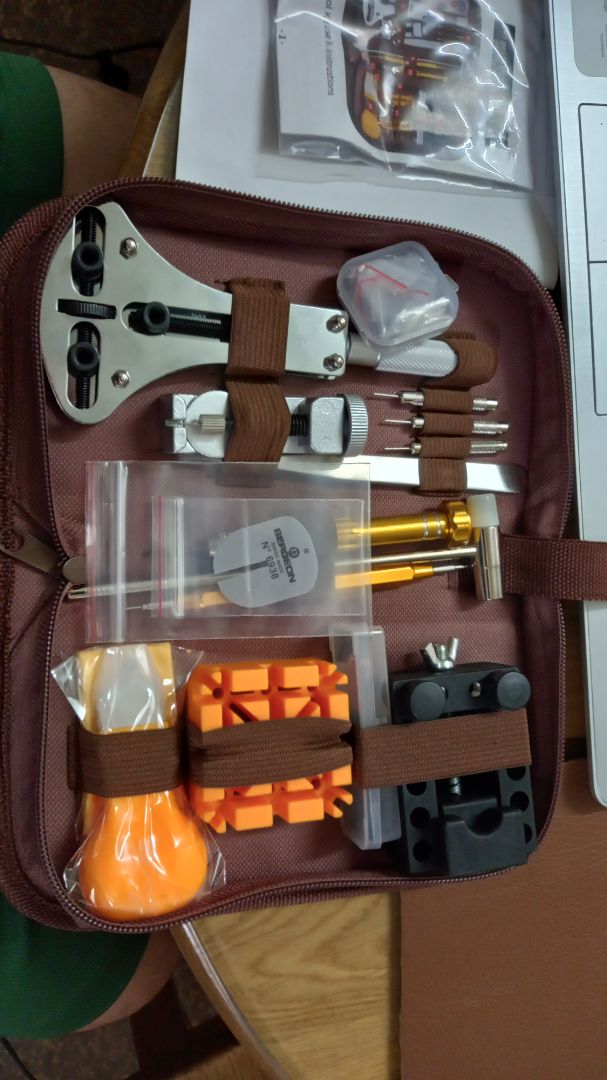 Shop giao hàng nhanh, sản phẩm chất lượng, thấy chắc chắn. Hàng chất lượng. Mình đặt thêm bộ dụng cụ tháo kim đồng hồ tuy nhiên liệu vào sản phẩm phải chọn theo 3 yêu cầu nên bị nhầm chỉ có tấm bảo vệ mặt đồng hồ nà không đặt bộ nhổ kim. Đây là lỗi của mình, sẽ đặt hàng lại.