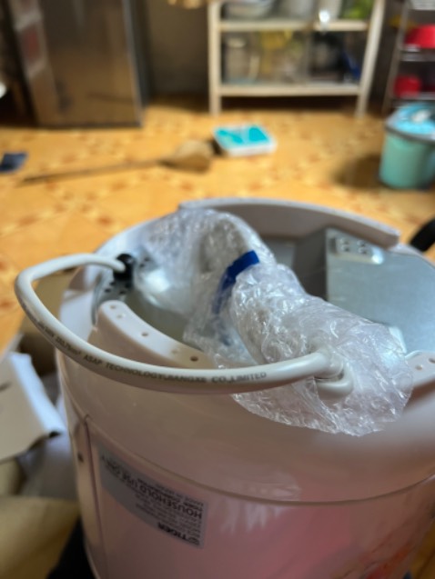 Nnau nhanh, đồ kèm theo nồi khiến mình khá bất ngờ có cuốn sách hướng dẫn xịn xò, có thêm 1 cái nồi nhỏ bên trong, có đồ để hấp dung cua nhật