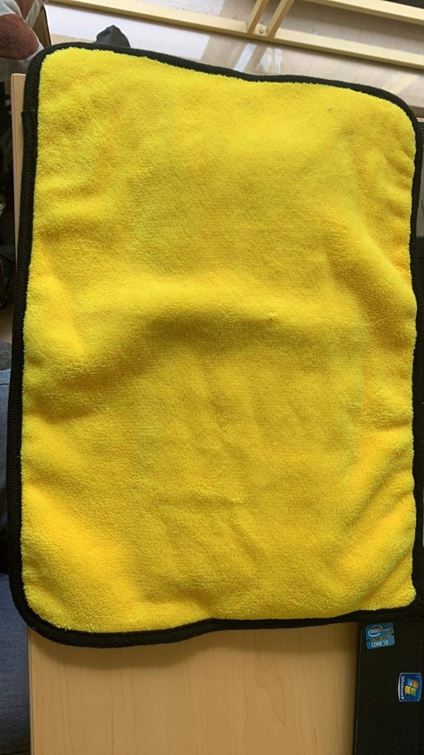 Khăn rất đẹp, dày dặn, vải đúng không rụng bông như QC, đã mang ra lau rửa xe, lau rất thích. Hài lòng