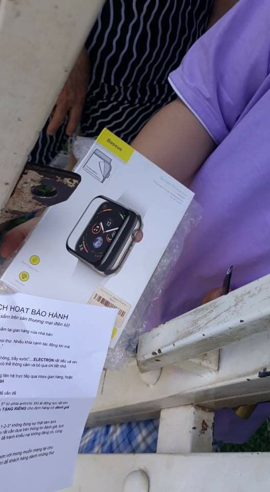 *** gạt đặt bộ củ sạc gần 600k thanh toán hết mà giao miếng gián đồng hồ bao thì giống để mấy năm ***, đã ib ko có thì hoàn tiền cho khách này *** giao mặt hàng khác quá thất vọng