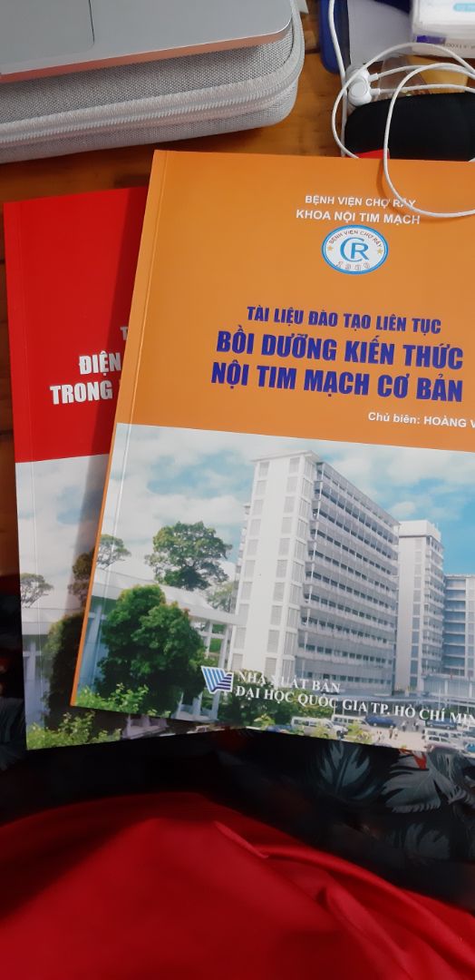 Áo chính hãng có tem mác của Triump, áo mặc êm, mát đúng là hàng xịn hơn hẳn mấy cái 1,2 trăm. Mn yên tâm mua của Tiki nha, mình mua cái thứ 4 rồi
