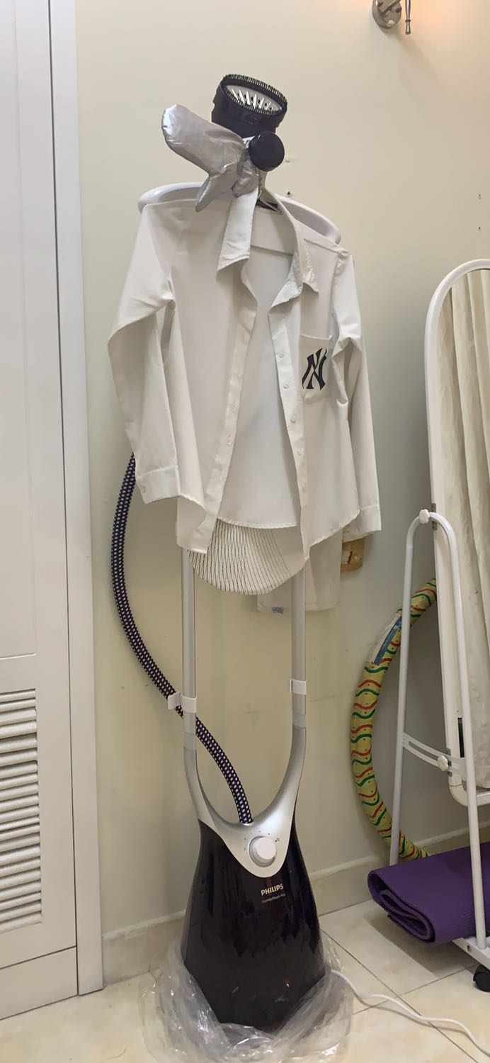 Mới đập hộp mua về, phải lên youtube coi cách lắp ráp, giao hàng tốn 200k tiền ship mà thấy hơi lâu tới hơn 2 tuần mới có. Mới sử dụng thấy chưa quen tay và một số bất tiện khi ủi tay áo sơ mi . Để mốt sử dụng lâu rồi đánh giá tiếp. Cảm ơn tiki mong tiki càng ngày càng làm tốt việc kiểm định sản phẩm và sàn lọc nhà ***