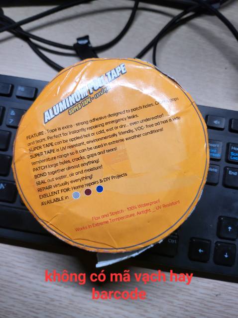 Sản phẩm nhìn cũ, không rõ có bị hết date chưa, đóng gói thủ công không đẹp, nhãn mác không đúng như ảnh trên shop.
Keo bị chảy.
Dán thử 1 miếng thì có vẻ không dính như quảng cáo. (Đã làm theo hướng dẫn trên shop)