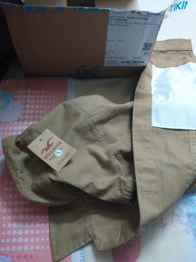 shop ơi, mình muốn đổi size L thành size XL đc ko ạ? tại mình mặc ko vừa size L, với lại mình nhầm màu nâu đất với màu cam nên h mình muốn đổi lại thành áo size XL màu cam nha shop. shop cho địa chỉ shop nếu tiện đường thì mình mang qua đổi luôn ạ, áo mình chưa bóc nhãn mác và chưa rạch lỗ khuy áo đâu, cảm ơn shop.