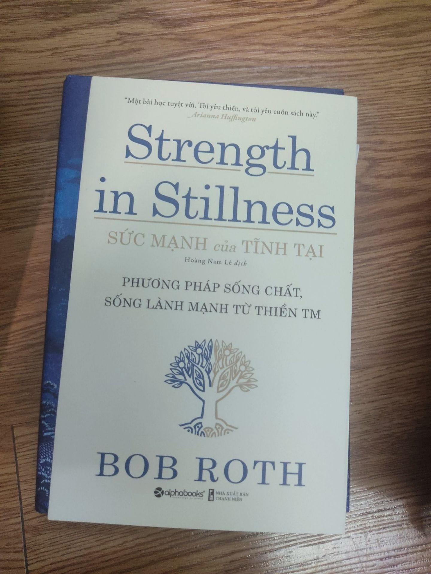 Đợt dịch vừa rồi Tiki giao hàng khá lâu mà nay mình đặt 22/10 mà 24/10 đã nhận rồi. Trời mưa mà anh shipper vẫn đi giao, tới nơi thì thấy hộp te tua hơi bất an. Cơ mà sách nhìn chung là ổn, chỉ có 1 cuốn bị rách bao kiếng nên ảnh hưởng tới trang sách một tí nhưng ko sao. Đã mua hàng trên Tiki đc 1 năm (đã phần là sách) nhưng Tiki chưa làm mình thất vọng. Và mình hi vọng Tiki sẽ ko làm mình thất vọng :p