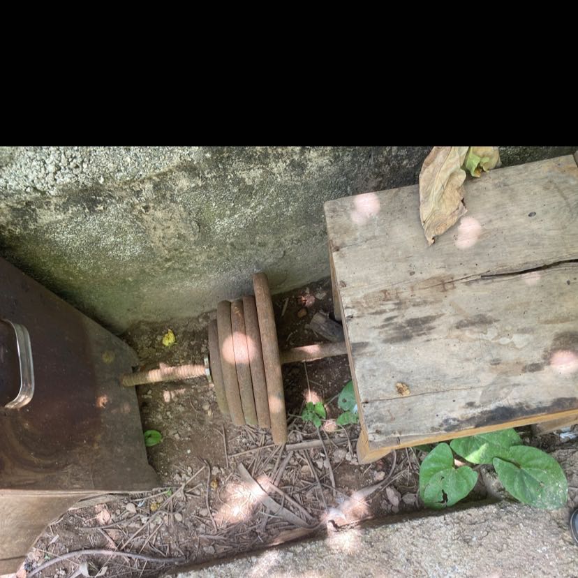 Mình cứ nghĩ là mùa đồ mới nhưng không nhé là đồ cũ đánh lại rồi sơn lại ? Hôm đó đi có việc nên nhờ lấy hộ nên người lấy chỉ biết lấy thôi còn mình về kiểm tra thì phát hiện là đồ cũ mạ lại