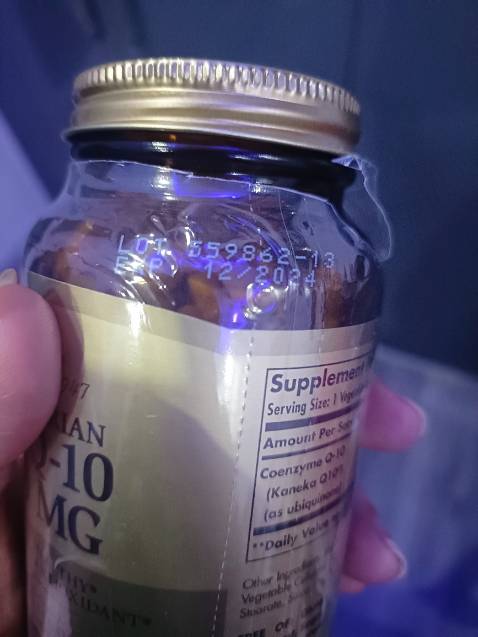 Mua hẳn hai hộp mà giao cho hàng cận date vậy