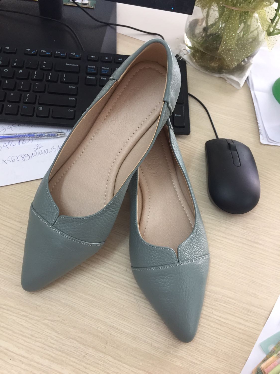 Giao rất nhanh, mẫu mã chất lượng rất ưng, size giày chuẩn đỡ mất công đổi lại.  mình mối quen rồi nên shiper chỉ cần tới cơ quan giao luôn không cần gọi trước. Giao rất nhanh, mẫu mã chất lượng rất ưng, size giày chuẩn đỡ mất công đổi lại.  mình mối quen rồi nên shiper chỉ cần tới cơ quan giao luôn không cần gọi trước.