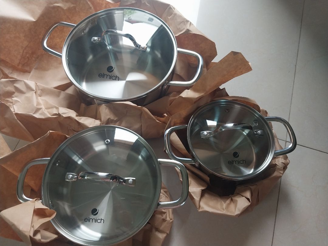 Bộ nồi đẹp, sáng, bóng. Nặng vừa phải, chắc tay, tay cầm vừa vặn.

Điểm cộng là tiki giao hàng nhanh, đóng gói siêu siêu cẩn thận.