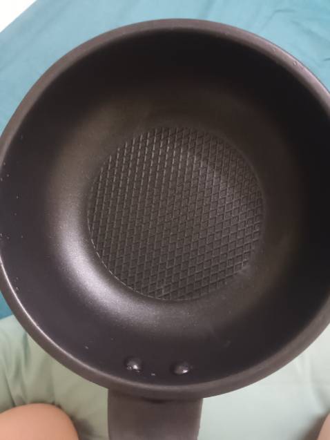 de thuong, chao dày , tay cầm co vẻ ok.