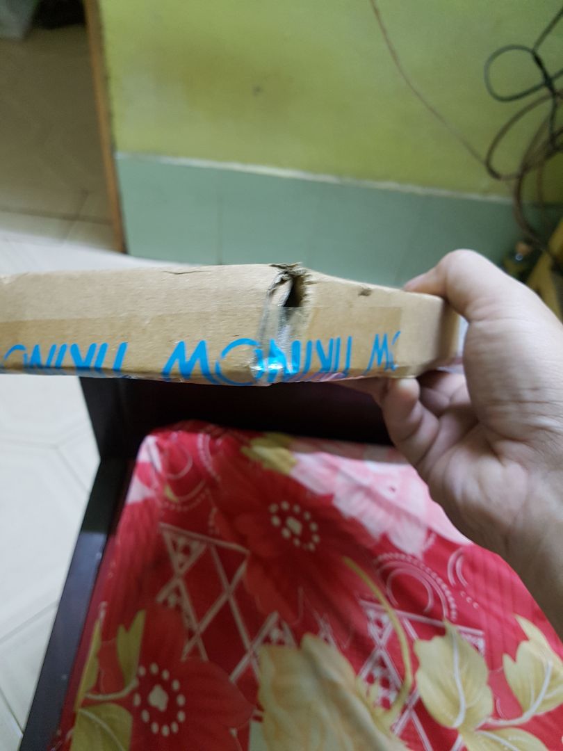 sản phẩm đóng gói cẩu thả. khi mua hàng tôi đã gọi tổng đài nhờ đóng gói kỹ, nhưng rốt cuộc đóng gói và giao hàng quá cẩu thả. chỉ bỏ ổ cứng vào hộp tiki, khi giao tới thì hộp móp méo luôn. sản phẩm đóng gói cẩu thả. khi mua hàng tôi đã gọi tổng đài nhờ đóng gói kỹ, nhưng rốt cuộc đóng gói và giao hàng quá cẩu thả. chỉ bỏ ổ cứng vào hộp tiki, khi giao tới thì hộp móp méo luôn.