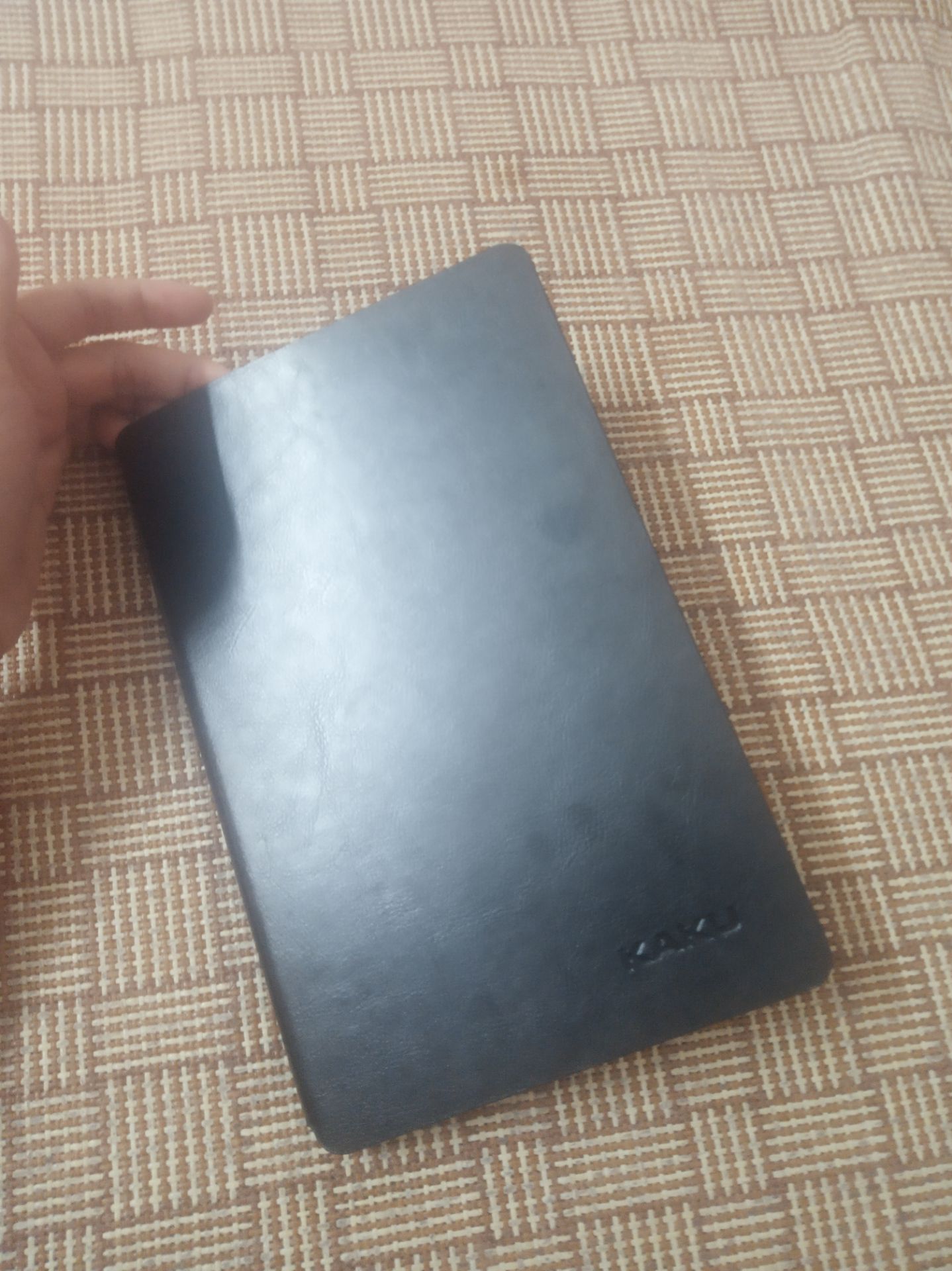 giao hàng đúng hạn, giá hợp lý, mình mua cả máy lẫn bao da trên tiki luôn, giá rất tốt, sẽ còn ủng hộ tiki nhiều hơn