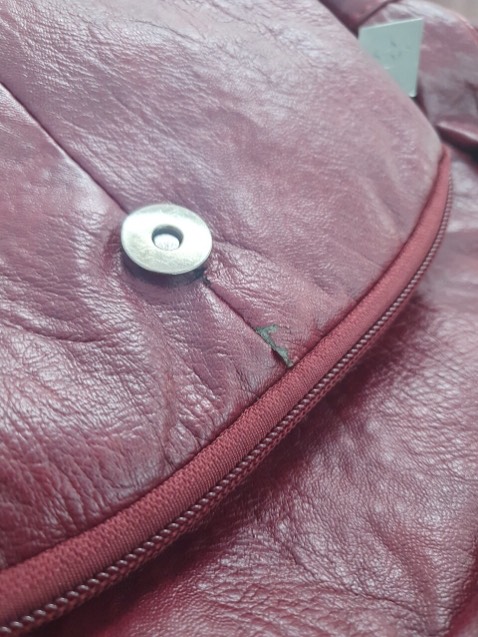 Sản phẩm chất lượng kém, mới dùng nửa ngày