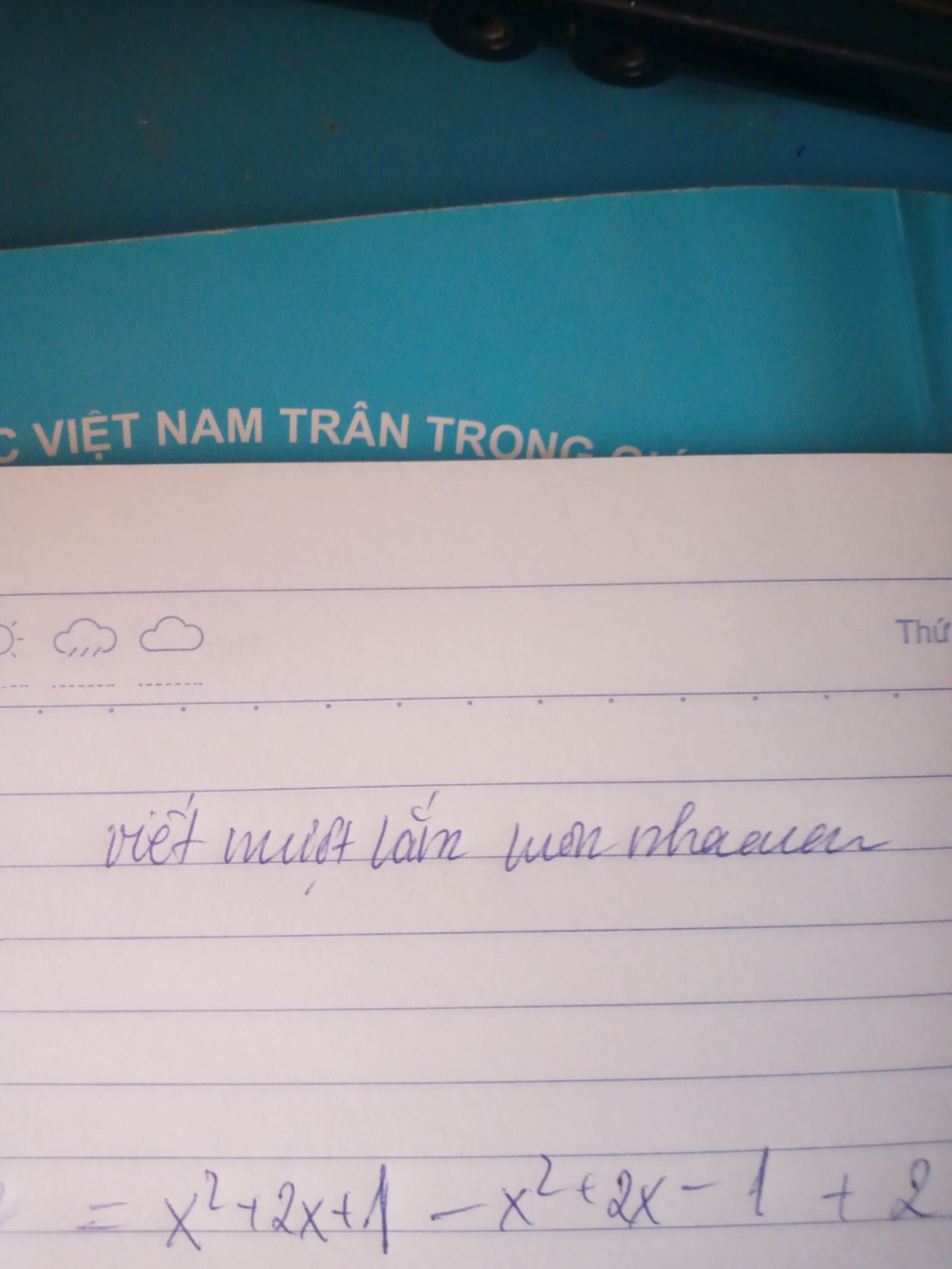 tuyệt vời ✨ giá rẻ hơn so với chất lượng nên mình quất liền 5 hộp. lần đầu mua, viết rất thích, nhẹ, chắc chắn, thiết kế xịn xò, giao hàng như dự kiến, ncl ưng cái bụng ạ 🥲💦