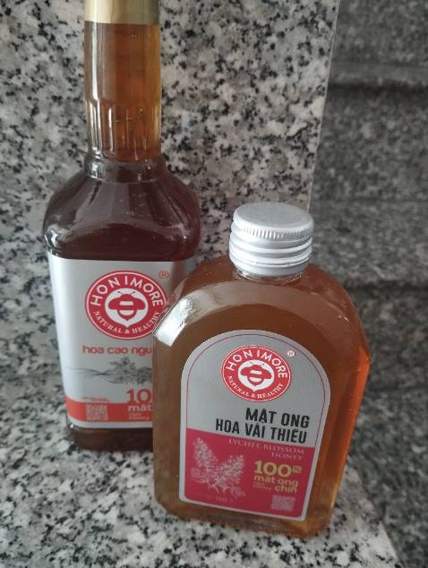 Tính ra bán mắc.
Tưởng đâu tặng chai nhỏ thì giá ok.
Ai nhè tính luôn chai nhỏ cộng lại mới 990g