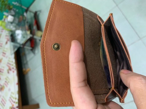 Để tiền lẻ cũng ok nè mn! Hãng này thì bền khỏi nói rồi, để ít tiền và card thì gọn gàng lắm! 👍🏿