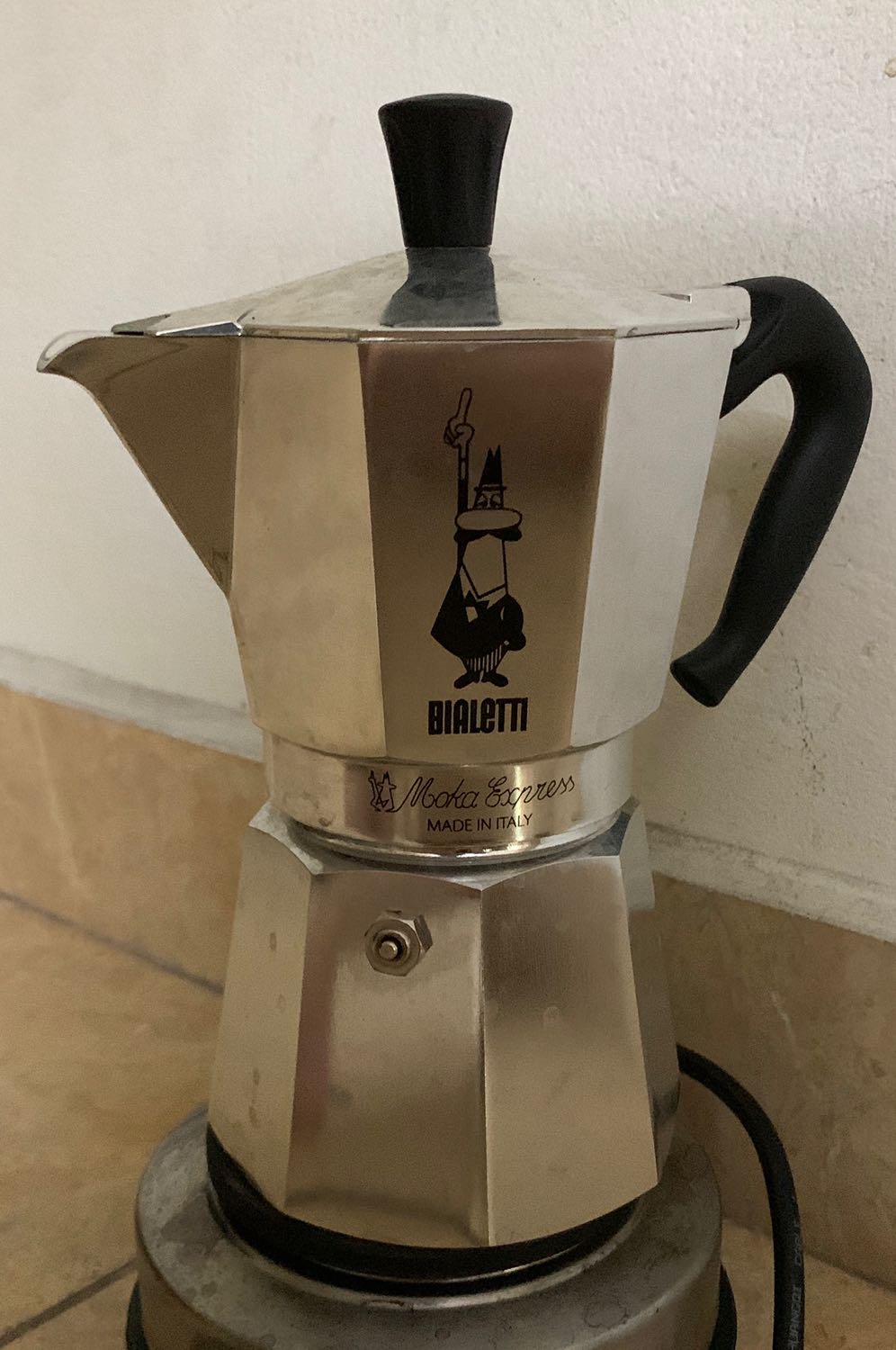 Bình đẹp, giao hàng nhanh. Pha cà phê nhanh, rất tiện lợi