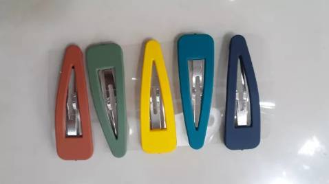 kẹp tóc nasi xinh xỉu, chất liệu cao cấp bền đẹp. Shop có nhiều mẫu xinh cực xinh. Lần sau sẽ mua tiếp. Giá cả phải chăng, rẻ hơn mua ngoài chợ nhiều. Shop giao hàng nhanh, phục vụ tốt