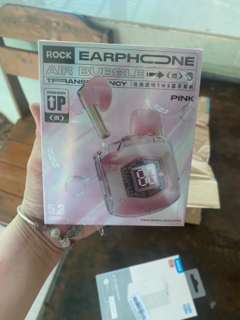 Êm tai, chất lượng âm thanh quá ok, sp kèm sticker, ko có tiếng việt ko biết dg luôn á, mày mò cả buổi, đẹpc dễ thương lắm