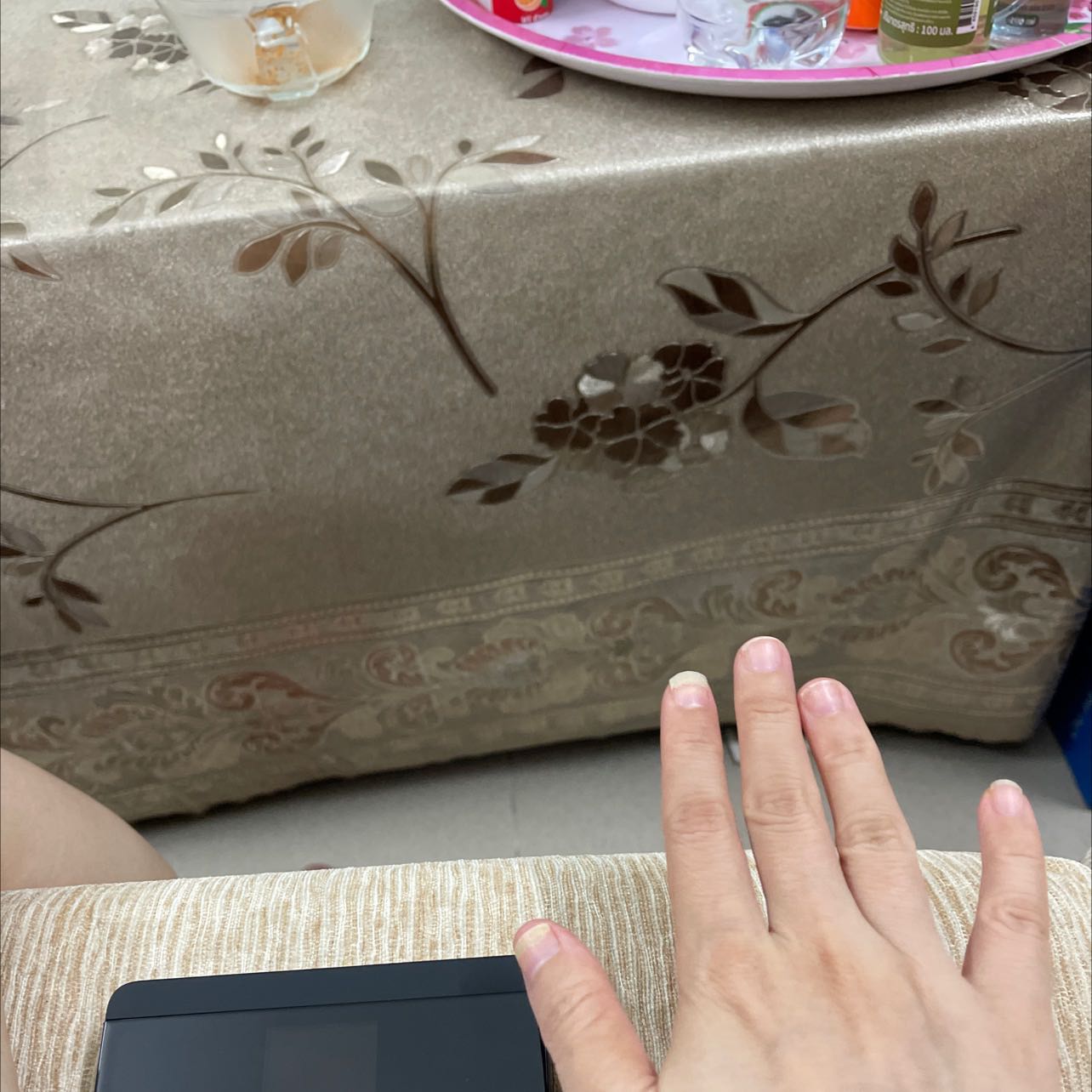 Nó nhỏ hơn mình nghĩ, gọn nhẹ, dễ xài. Các nút bấm nhẹ, tiện tay. Mình đã sử dụng thử 1 tiếng, máy không nóng lắm, chỉ ấm thôi. Thiết bị này xài pin nên bỏ túi quần hay ba lô rất tiện Nó nhỏ hơn mình nghĩ, gọn nhẹ, dễ xài. Các nút bấm nhẹ, tiện tay. Mình đã sử dụng thử 1 tiếng, máy không nóng lắm, chỉ ấm thôi. Thiết bị này xài pin nên bỏ túi quần hay ba lô rất tiện