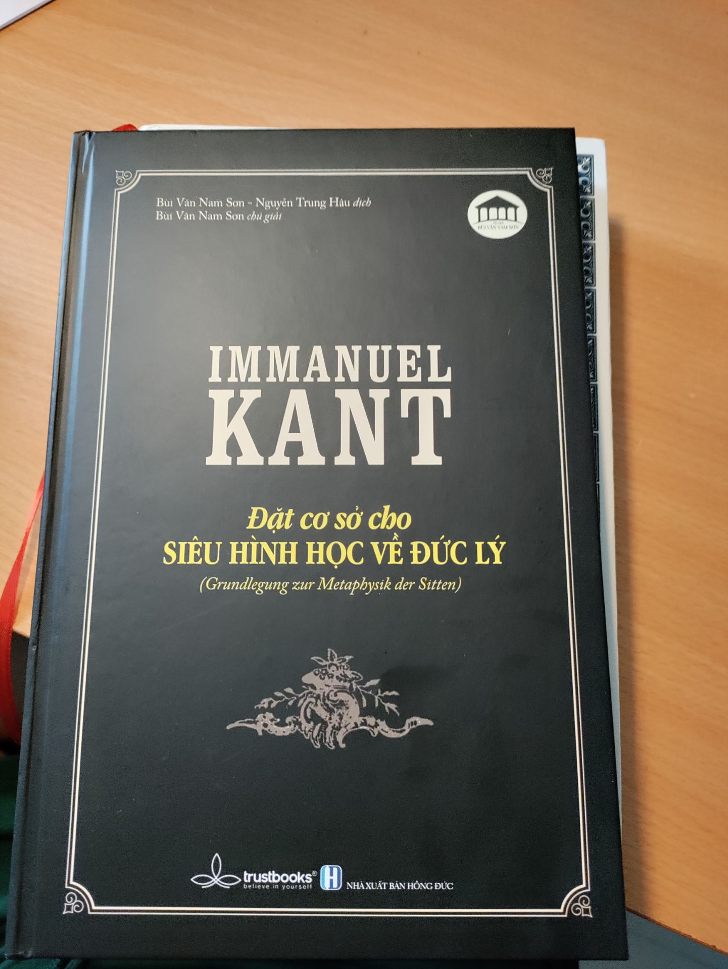 Bản in này nhìn ok hơn mấy quyển phê phán. Giấy in dày, chữ to và giãn dòng rộng nên dễ chịu cho mắt. Bản in này nhìn ok hơn mấy quyển phê phán. Giấy in dày, chữ to và giãn dòng rộng nên dễ chịu cho mắt.