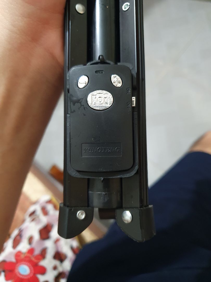 hàng fake, giá này thì ko hi vọng hàng real, nhưng quảng cáo real mà giao fake có gọi là *** ko bà con