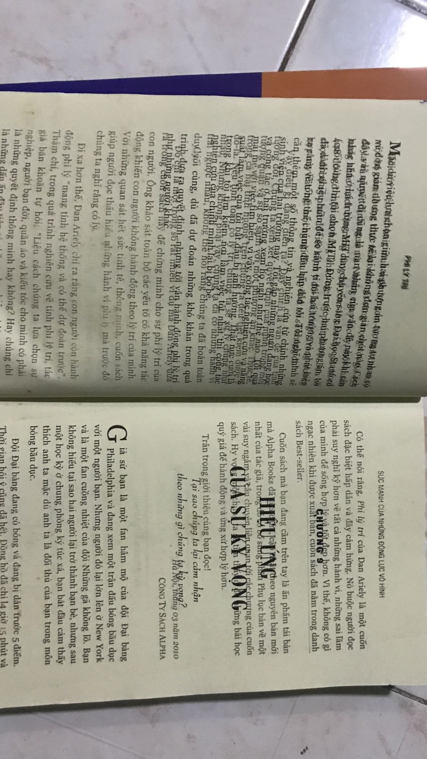 Bìa thì bung sẵn, giấy thì in chồng lên nhau, KHÔNG THỂ ĐỌC ĐƯỢC MẤY TRANG ĐẦU. 
Đề nghị Tiki đổi hàng ngay.