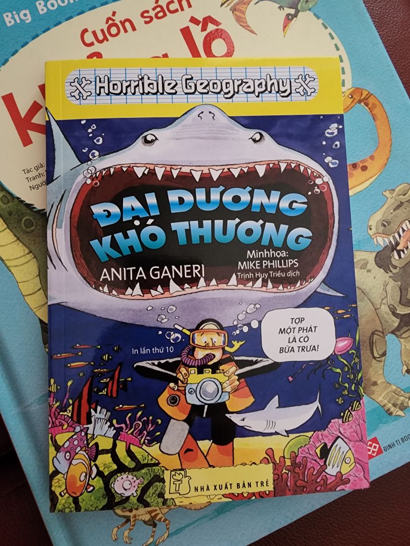 Cuốn sách phù hợp với các bạn nhỏ từ 7 tuổi trở lên. Nội dung chữ hơi nhiều với hình trắng đen.