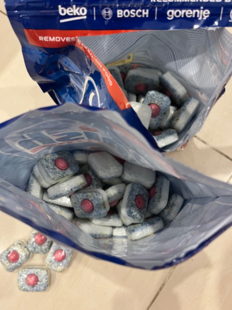 Sản phẩm bị mốc, bở nhưng cửa hàng không xử lý thoả đáng.