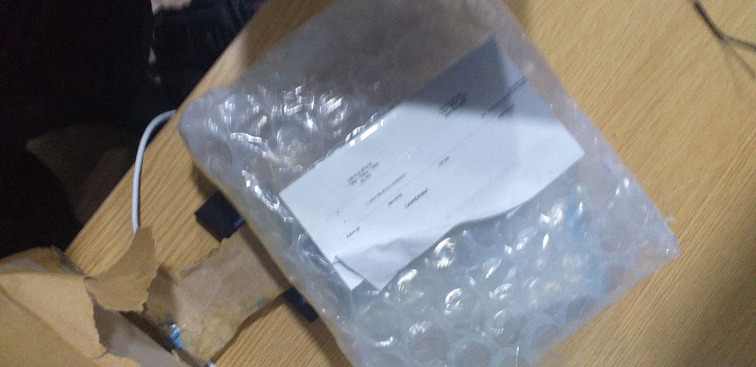 đóng gói kĩ, giao sớm hơn dự kiến, mặc hàng đẹp nhưng có điều nhầm màu rồi, mik đặc màu bạc nhưng lại giao đỏ a