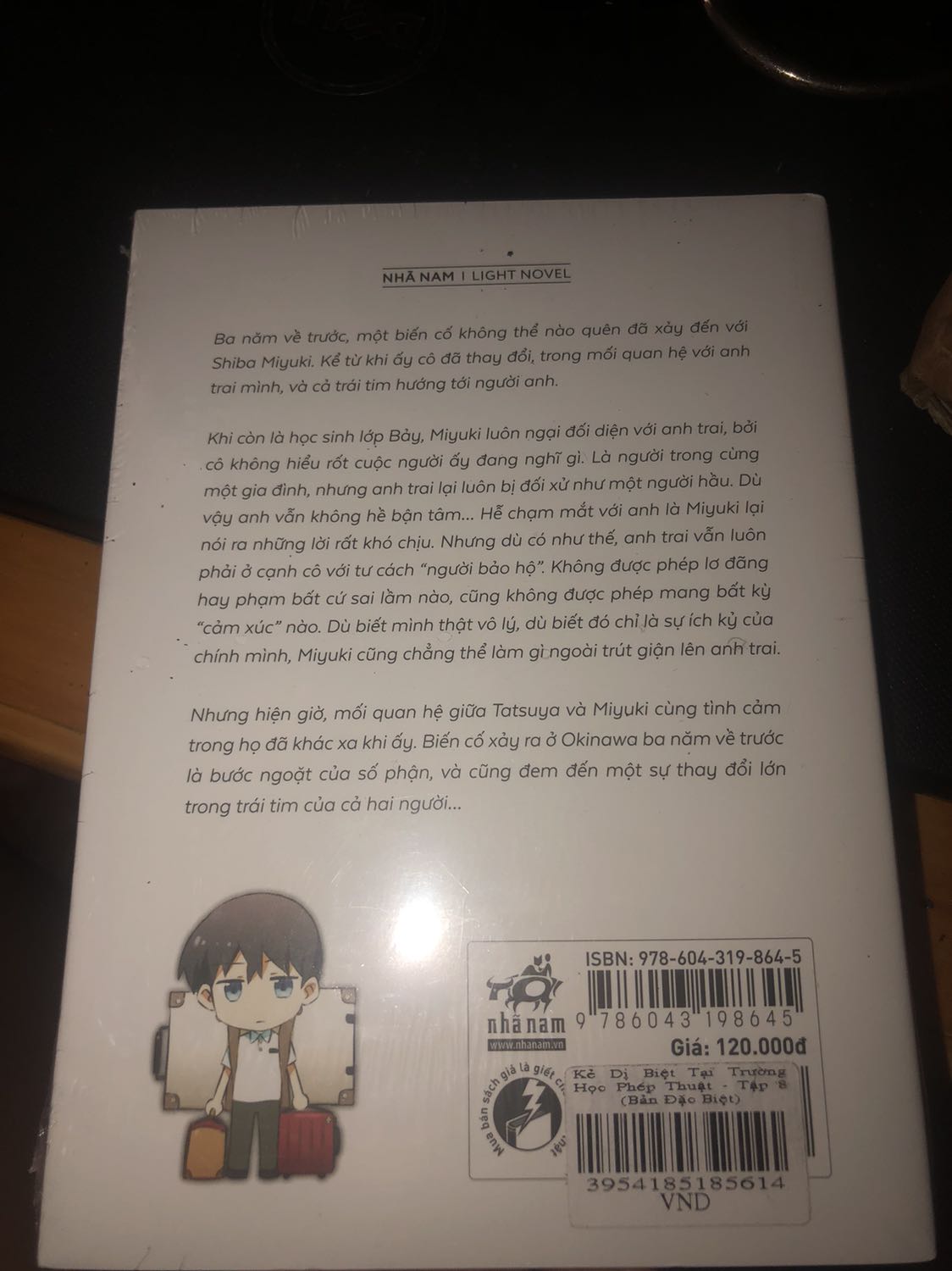 Đặt bản đặt biệt nhma còn thiếu móc khoá