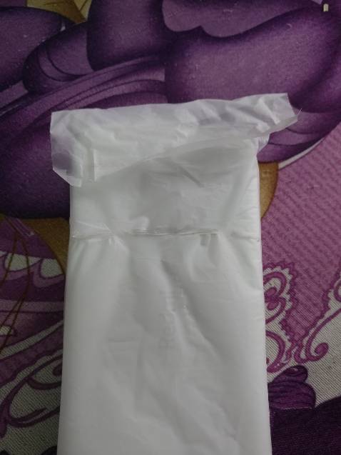 Vừa rồi mua một sản phẩm Sạc dự phòng Xiaomi Redmi có vấn đề bên ngoài, do bận công việc nên hai hôm sau mới mở hộp ra xem thì kiểm tra là hàng cũ, liên hệ Tiki thì bảo quá 48h không cho đổi, thật quá bất tiện. Bên ngoài tem hộp sản phẩm đã bị bóc, có rất nhiều vết trầy xước, bẩn và dính cả dấu vân tay của người nào đó đã sử dụng. Hơn nữa túi ni lông có dán keo đã bị bóc ra nhìn rất tệ và phần seal bảo quản các cổng kết nối đã bị gỡ đi đâu mất không có trong sản phẩm. Chưa kể hàng đã bị trễ mất mấy ngày mà không nhận được thông báo nào từ phía Tiki hay đơn vị vận chuyển. Mình rất tin tưởng Tikitrading, đơn hàng trước mình đặt mua đến 03 sản phẩm như vậy của Tikitrading nhưng tất cả đều mới, có tem ngoài, còn seal bảo quản đầu cắm, túi ni lông dán còn nguyên keo trong pin chuẩn hàng mới 100%, lần này thì cảm nhận quá hụt hẫng và thất vọng vì hàng như đã sử dụng hoặc là hàng đổi trả.