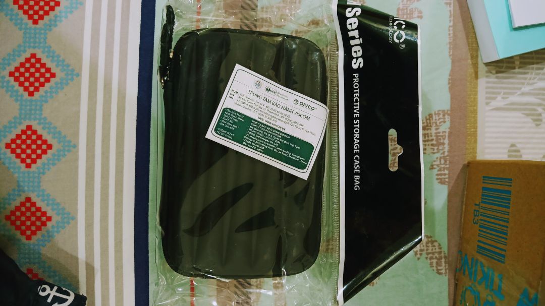 Hàng giao đúng mô tả, mới nguyên, nhìn chắc chắn, cứng cáp, lớp đệm ổn, dây kéo mượt, mình mua về để cất sạc dự phòng, tai nghe, usb, cáp sạc, đủ nhu cầu sử dụng. Hàng giao đúng mô tả, mới nguyên, nhìn chắc chắn, cứng cáp, lớp đệm ổn, dây kéo mượt, mình mua về để cất sạc dự phòng, tai nghe, usb, cáp sạc, đủ nhu cầu sử dụng.