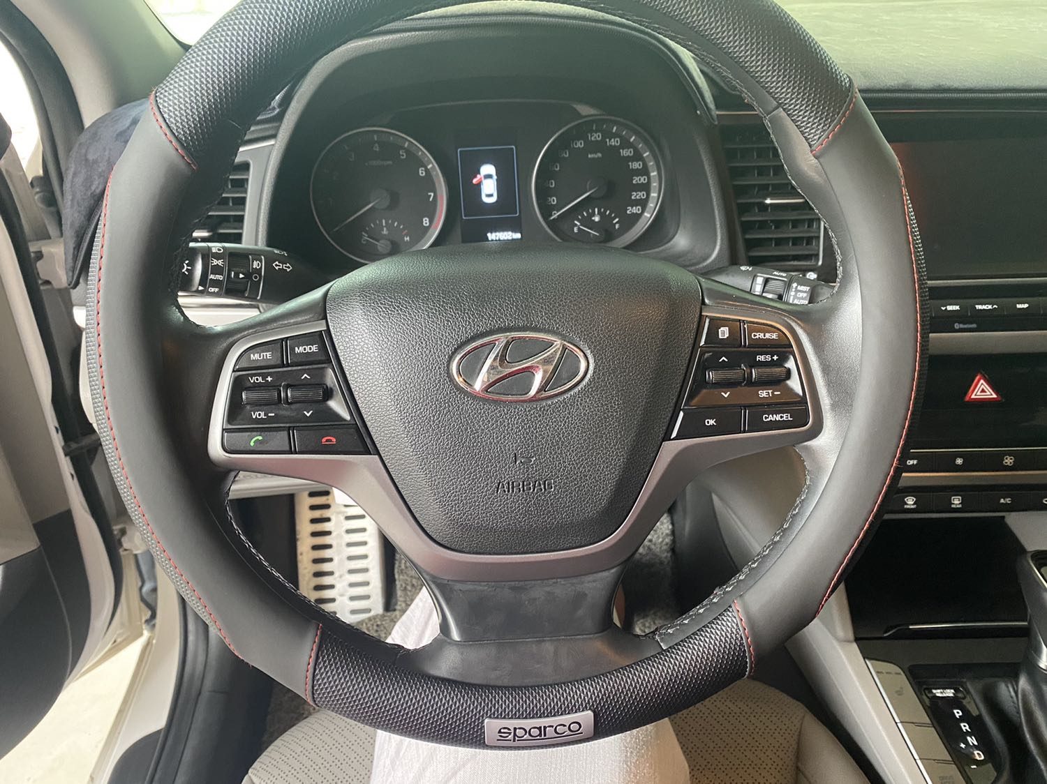 Xe mình elantra 2017 gắn vào vừa khít luôn. Ôm chặt không trơn tuột. Da đẹp đường may kỹ. Nói chung hài lòng nhất trong 3-4 cái ốp volang mình đã từng dùng trước đây.