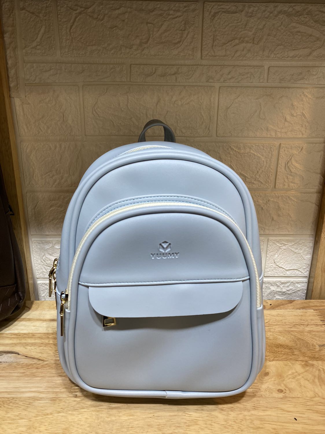 Balo giao nhanh, ở ngoài đẹp như hình , rất đáng tiền, chất da đẹp , sẽ ủng hộ shop nữa