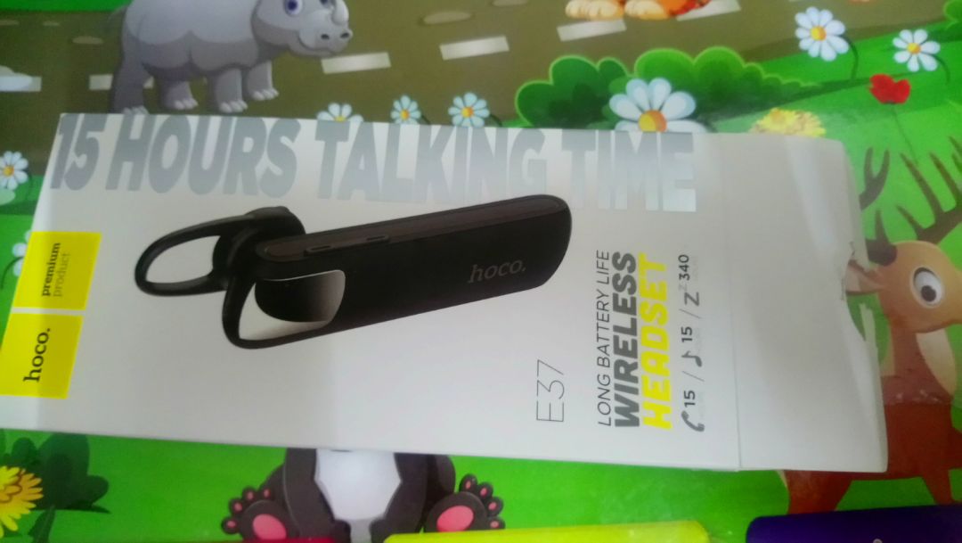 Tay nghe Bluetooth hoco E. 37 xai rất ok, nhưng sáng nay nó bị gãy cái móc chỗ vành tay, vậy shop có bán cái móc màu đen không, nếu có hãy bán cho tôi, để tôi khỏi phải mua cái khác, hãy trả lời sớm cho tôi biết.