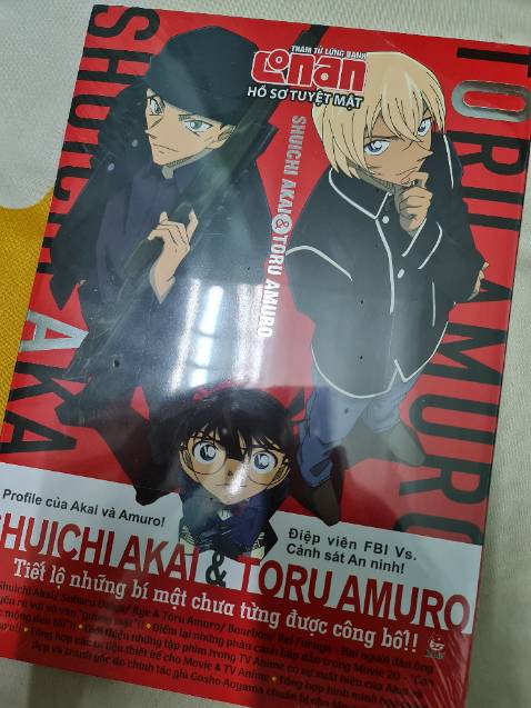 Sách rất đẹp, vừa đẹp vừa to, bóng loáng luôn, tranh màu rất ưng. Thông tin thì nếu là fan cứng conan thì chắc sẽ biết hết r. Mình mua để thể hiện tình iu với a ck Akai của mình thuii :)))