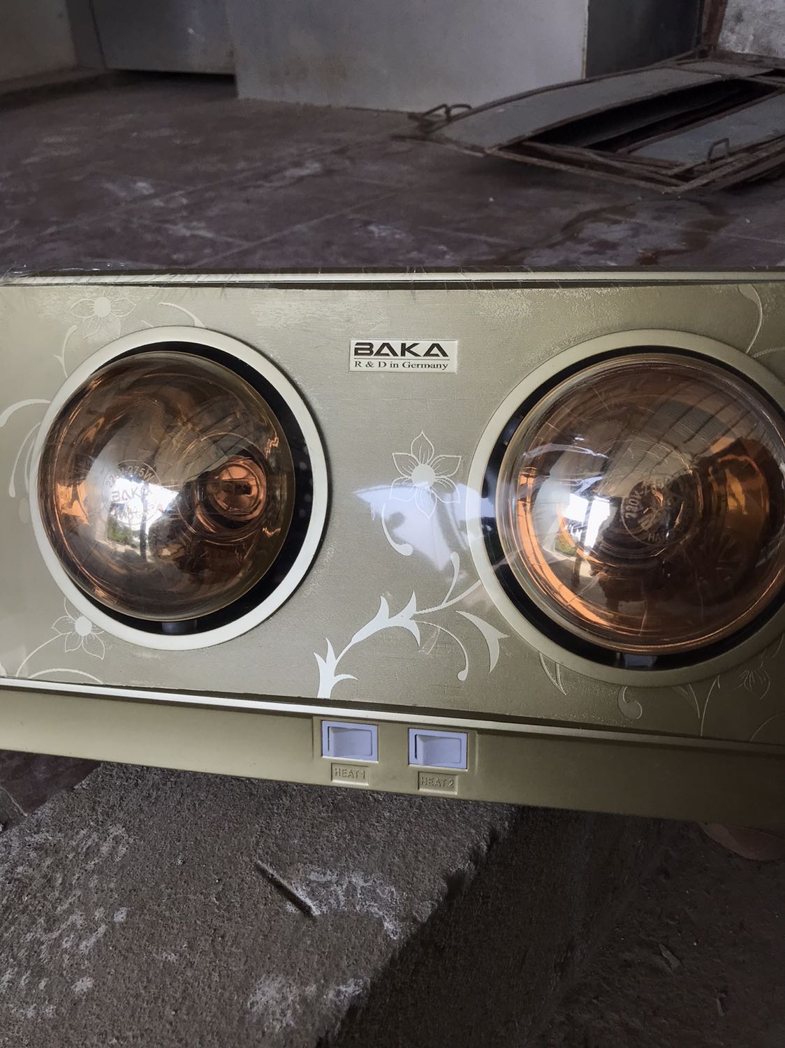 Tiki làm ăn bát nháo, mua đèn Klopper thì giao đèn Baka, tẩy chay Tiki. Từ giờ không bao giờ mua hàng của Tiki nữa