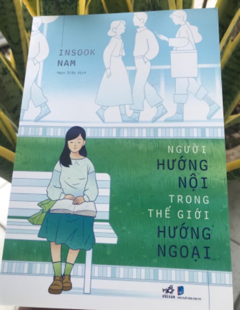 - Tiki giao hàng cực nhanh. Sách mới, đẹp, ko bị hư hại gì 10 đỉm 🤗
- Nội dung: đây là cuốn sách đích thị dành riêng cho những người hướng nội. Sách như một quyển nhật kí ghi lại cuộc sống của người hướng nội, đưa ra những lời khuyên rất bổ ích, giúp người hướng nội sống thật vs tính cách của mình,hài lòng vs bản thân, ko nhất thiết phải chạy đua theo những người hướng ngoại. Mình cũng là người hướng nội nên rất đồng cảm vs những gì tác giả viết.